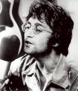 John-Lennon-singing-bw-%C3%82%C2%A9-Spud-Murphy-255x300.jpg