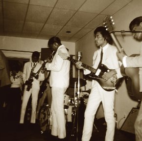 HENDRIX-91vSq9fdz2L._SL290_