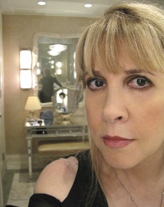 stevie-nicks-selfie-3-billboard-475